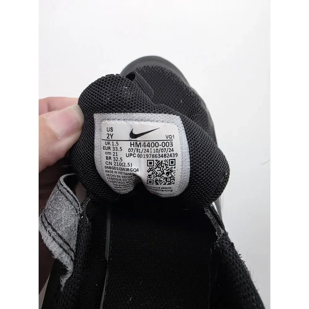 Nike Cosmic Runner Kids Shoes Size 2Y Black Gray Sneakers HM4400-003